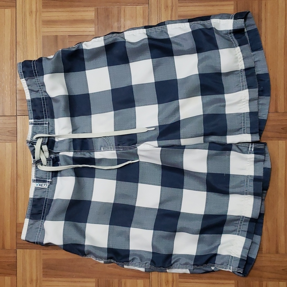 AMERICAN EAGLE plaid swim trucks